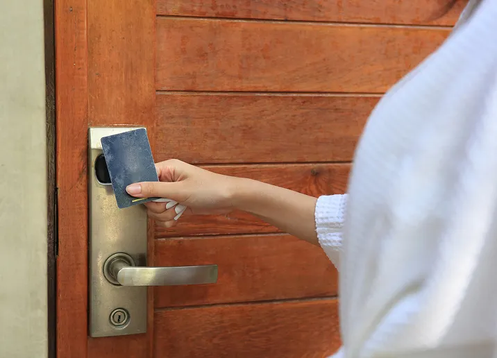 玄関・勝手口・出入口に追加で鍵を新規取付