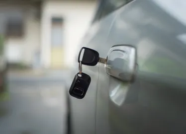 夜間にインロック！鍵は車内に（スズキ・ソリオ）
