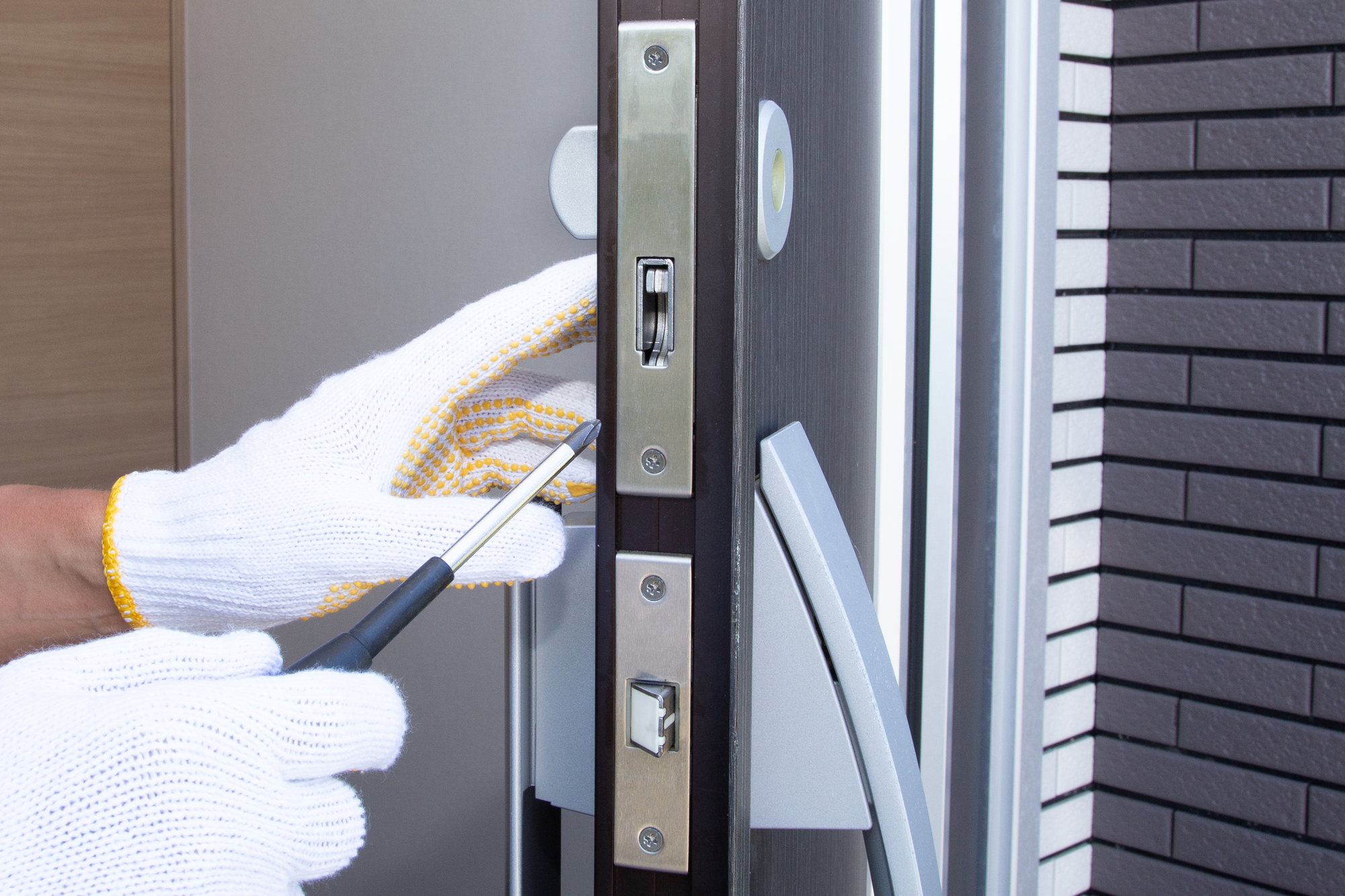 家族の出入りが増え、玄関の鍵を見直したくて