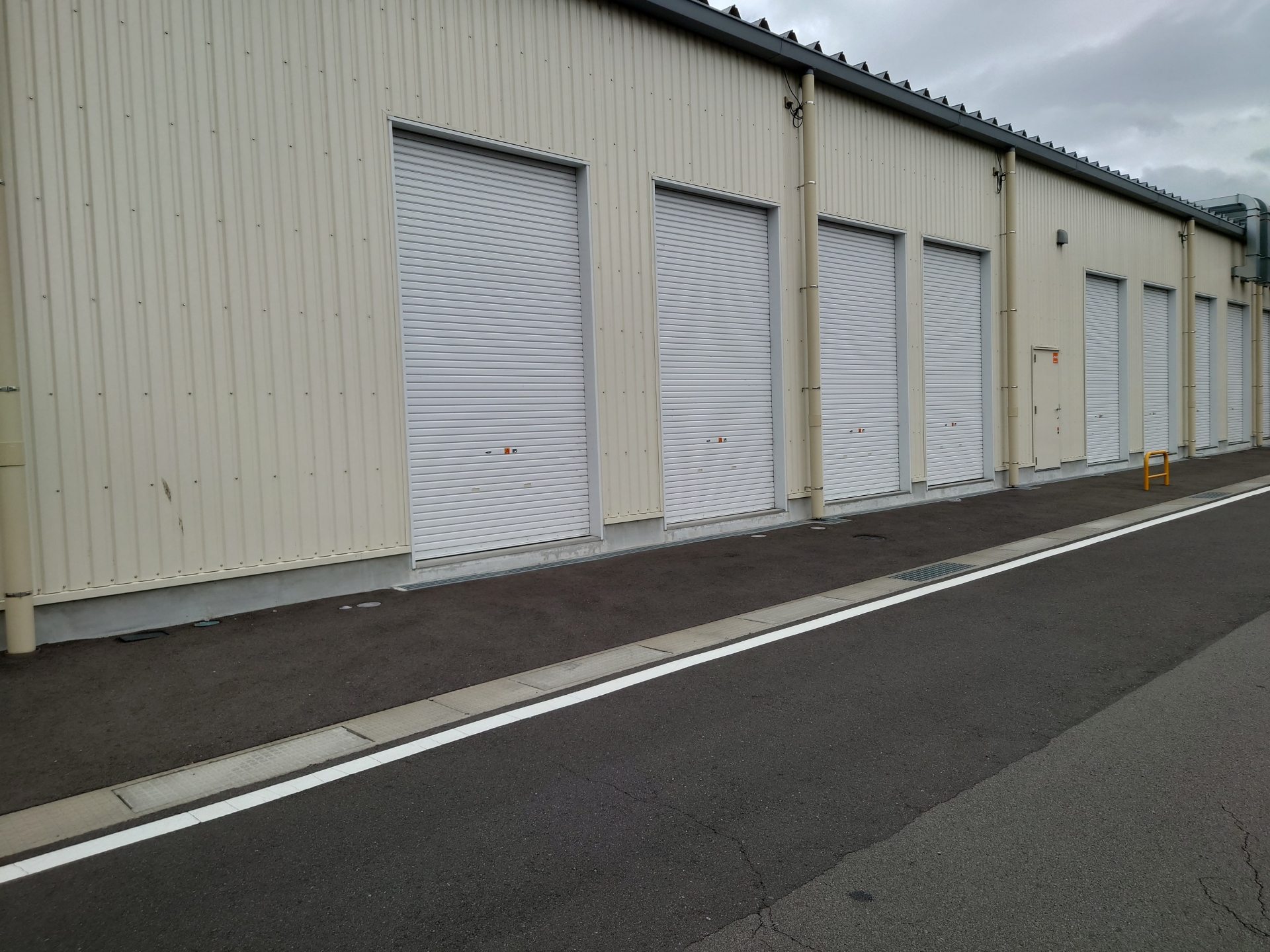 【 印西市牧の原】「大型倉庫のシャッター鍵を紛失して荷物を搬出できない」の状況